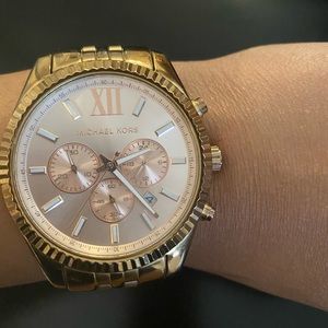 Rose gold bulky watch